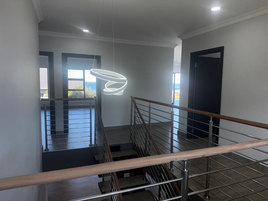 4 Bedroom Property for Sale in Wavecrest Eastern Cape